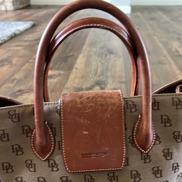 Dooney & Bourke Shoulder Bag Purse Brown Tan Logo Leather - Picture 3 of 7